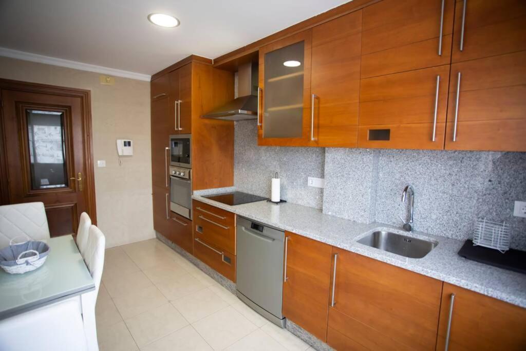 Piso Luminoso Y Tranquilo En Ourense Apartamento Exterior foto